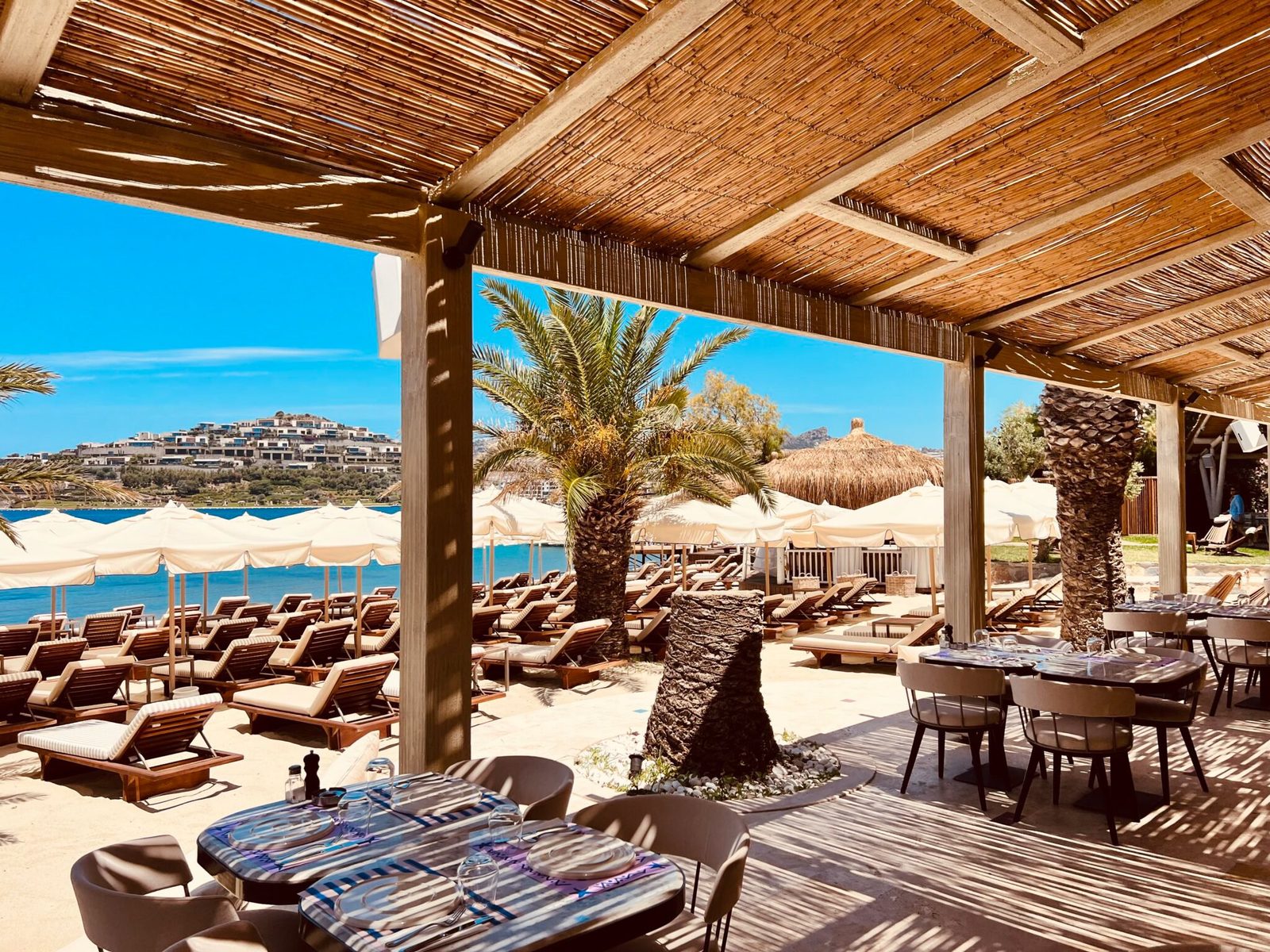 Surman Hotel Roof Bar deniz manzarası